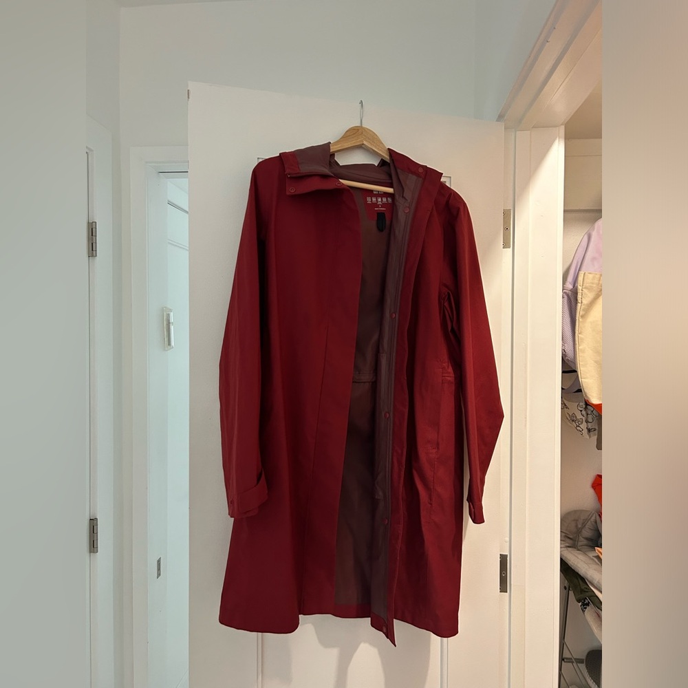 uniqlo maroon/red raincoat size S